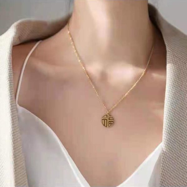 Women's Chinese-Style Necklace - Short Sweater Chain, Retro-Style Round Pendant Choker, Minimalist Niche Accessory
