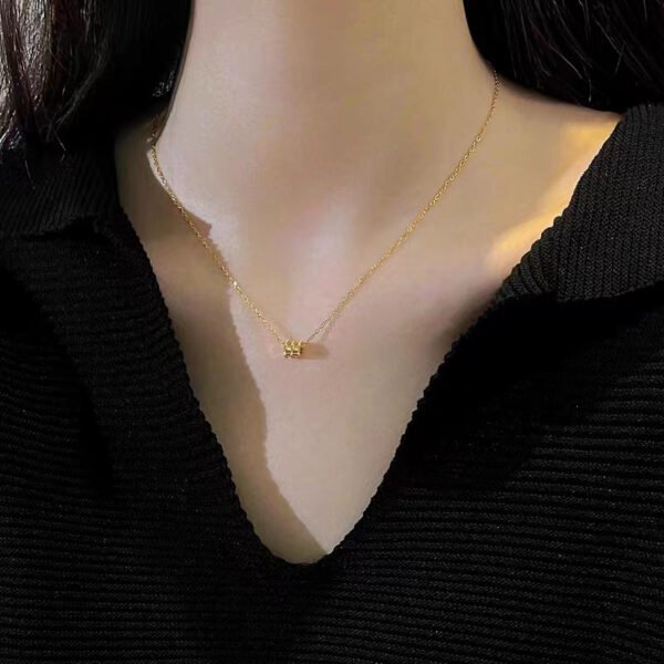 Light Luxury Niche Collarbone Choker - High-End, Exquisite & Fade-Resistant Jewelry