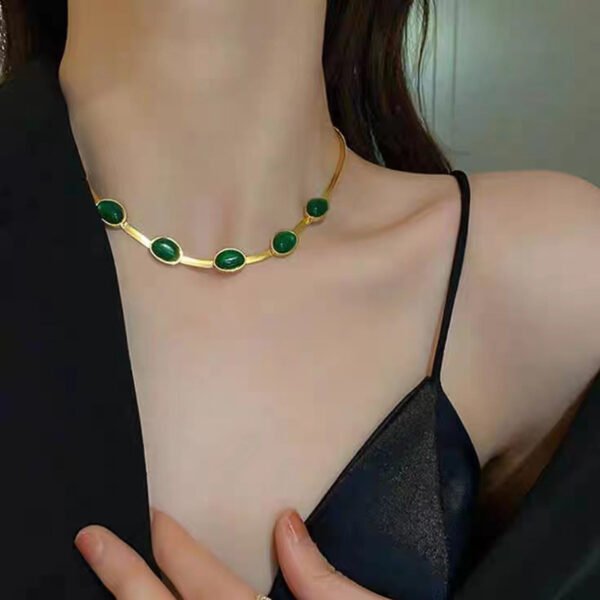 Titanium Steel Blade Chain Emerald Geometric Necklace - High-End Cool Temperament Collarbone Chain & Choker, Fashionable Temperament Accessory