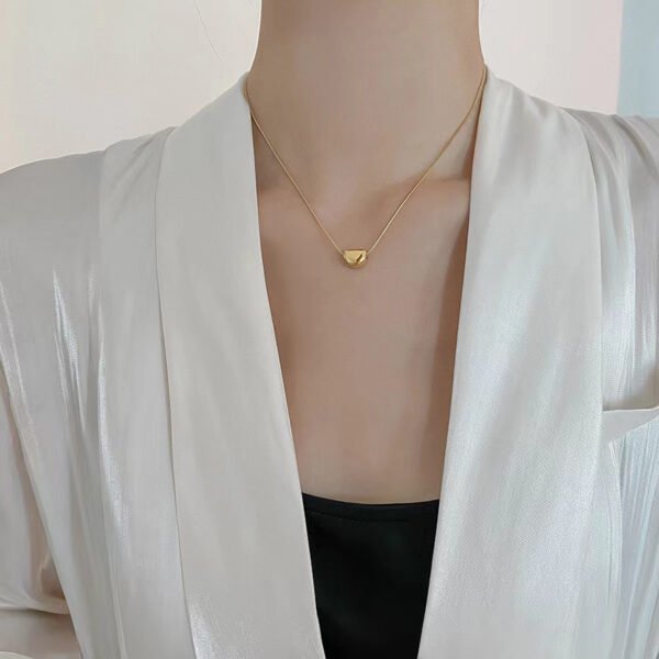 Ultra-Minimalist Acacia Bean Pendant Necklace for Women – Trendy, Internet-Famous, Niche-Designed with Minimalist Cool Vibe, Short Collarbone Choker