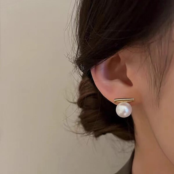 Elegant Single-Row Pearl Stud Earrings - Minimalist Luxury High-End Chanel-Style Earrings for Versatile Matching