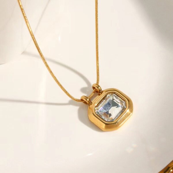 White Sugar Cube Necklace – Niche Designer-Style Necklace with Slidable Zircon Pendant, Direct Wholesale from Manufacturer