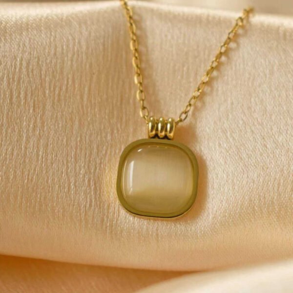 Retro Minimalist Niche-Designed High-End Square Cat's Eye Stone Pendant