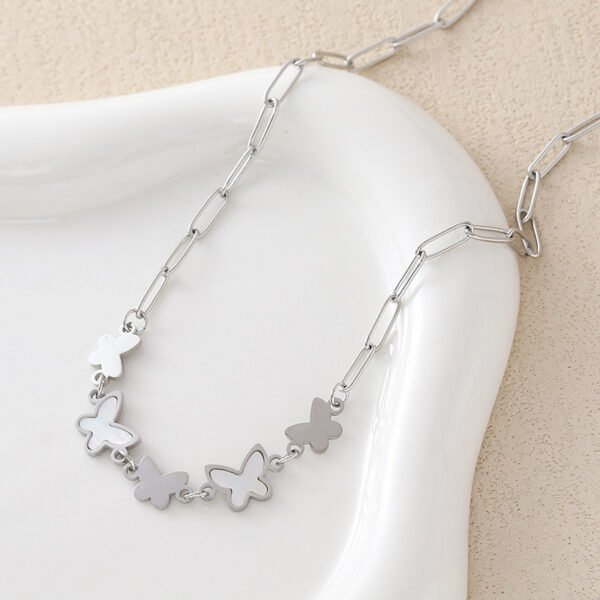 Fashionable New Style White Shell Bowknot Patchwork Necklace