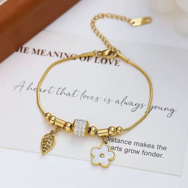 Best-Selling Butterfly Bracelet with Diamond-Inlaid Pendant – 18K Gold-Plated Titanium Steel Bracelet, Direct Wholesale from Manufacturer