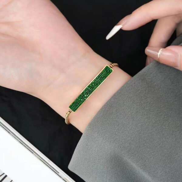 Women's Long Green Zircon Sliding Bracelet - Niche-Designed, Stylish Minimalist Adjustable Hand Jewelry