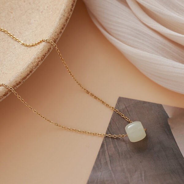 Retro-Style Hetian Jade Pendant Collarbone Chain - Light Luxury Niche High-End Necklace, 2025 New Style Elegant Choker