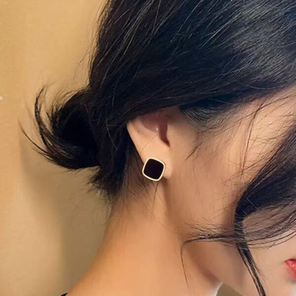 Minimalist Classic Titanium Steel Stud Earrings for Women – Exquisite Curved Black Mother-of-Pearl Square Style, Internet-Famous Same Design, Stylish & Trendy Jewelry