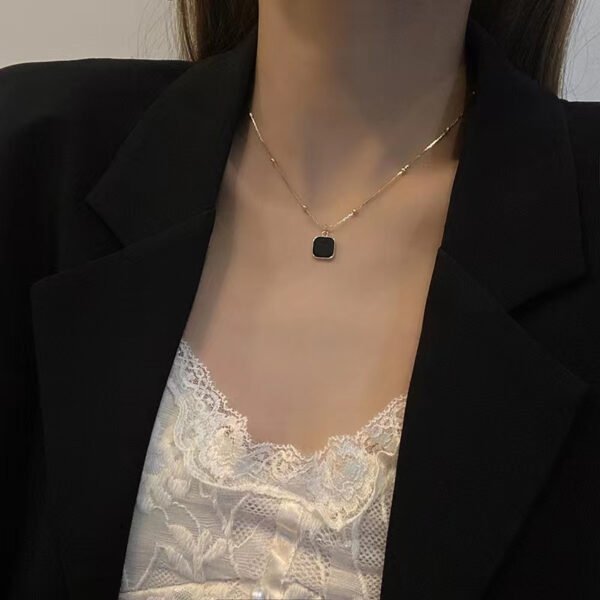 Minimalist Black Geometric Square Necklace: Niche Design, Minimalist Style, Unique, Fashionable & Versatile