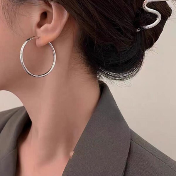 Oversized Hoop Earrings for Women – INS Style, European & American Minimalist Cool Aesthetic, Simple Hoops with Niche Design Sense & Distinctive Character