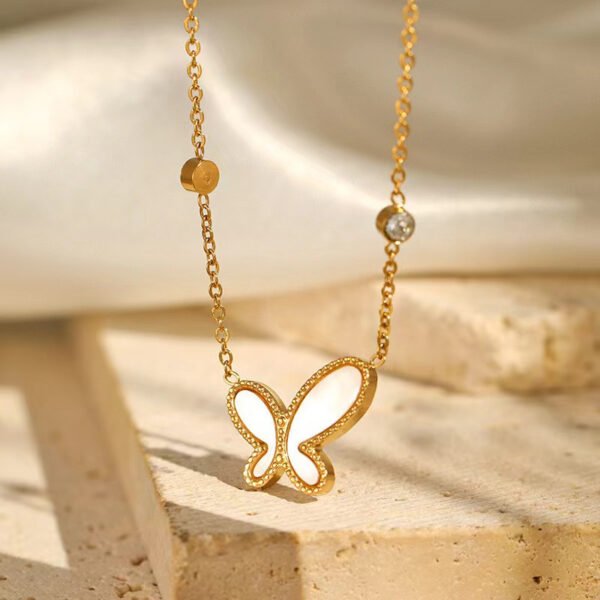 Cross-Border Fashion New Style White Mother-of-Pearl Butterfly Pendant Necklace – Unique & Versatile Collarbone Chain